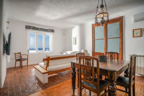 Serenity - Traditional House With Stunning Sea View