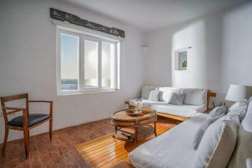 Serenity - Traditional House With Stunning Sea View