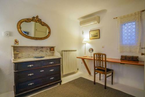 Serenity - Traditional House With Stunning Sea View