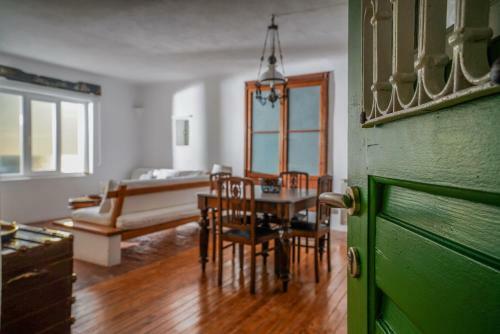 Serenity - Traditional House With Stunning Sea View