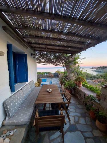 Villa Sophia Paros - Beachfront Three-bedroom Villa With Sea View