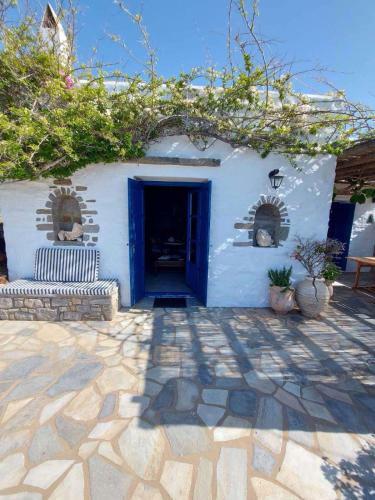 Villa Sophia Paros - Beachfront Three-bedroom Villa With Sea View