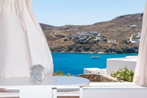 Luxury Sea View Apartment With Shared Pool