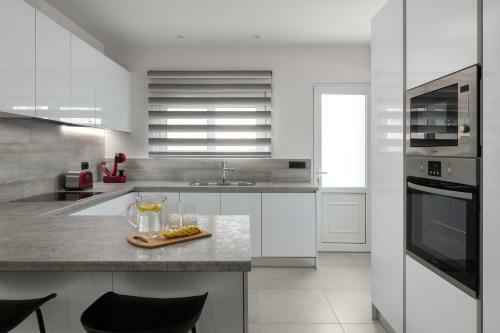 Kallia Sea Breeze - 3bedroom Apartment