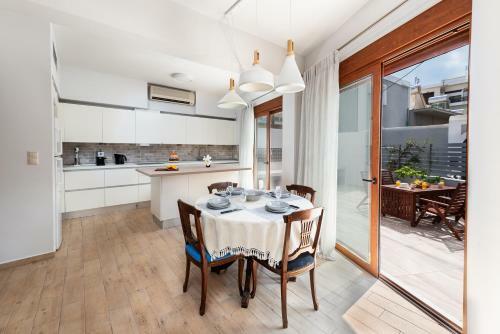 Ritas Modern In-city House