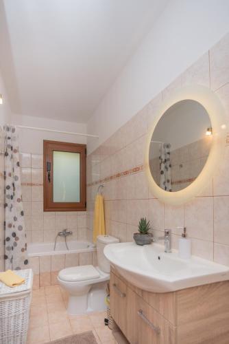 Apartamento Lila's City House With Parking