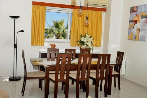 Harry's Choice A Sunny Modern Apartment In Rhodes.