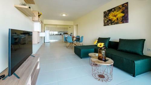 Eden Sunflower - Luxurious Apartment With Sea View