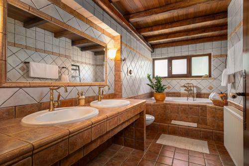 Villa Staras - With Private Heated Pool & Jacuzzi