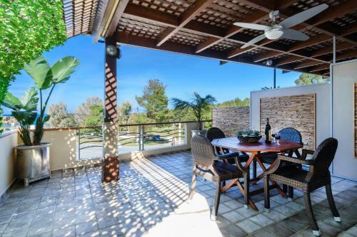 Xenios Dias Luxury Apartments With Sea View