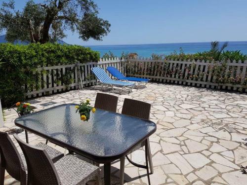 Sunny Apartment In Corfu With Terrace And Garden