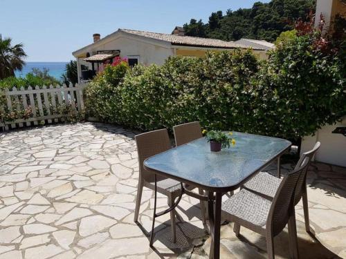 Sunny Apartment In Corfu With Terrace And Garden