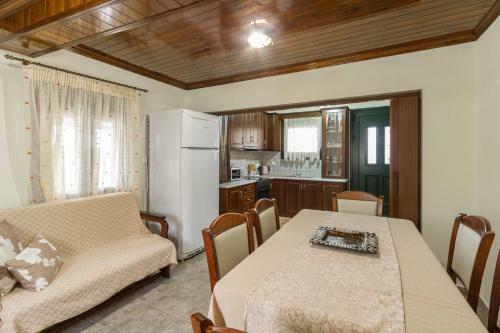 Konstas Stone Island House In Meganisi