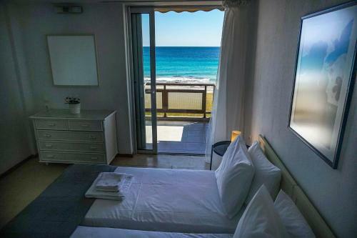 Sunny Bay, Beachfront 1-bdrm Apartment