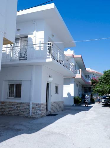 Haraki Beach Mediterranean Retreat