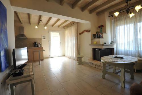 Villa Theodora View Apartments Zeys