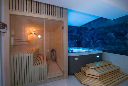 Imperium Luxury Villas-sauna, Jacuzzi & Heated Pool