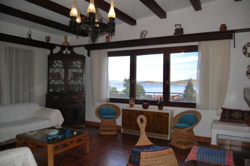 Apartamento Fteroti House