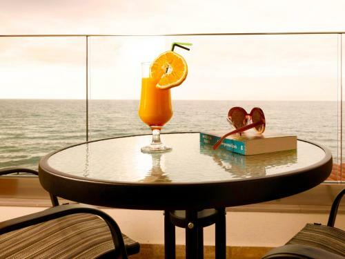 4 Bedroom Beachfront Villa With Private Pool, Skaleta