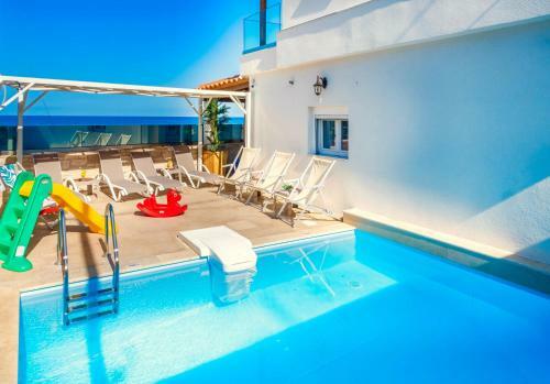 4 Bedroom Beachfront Villa With Private Pool, Skaleta