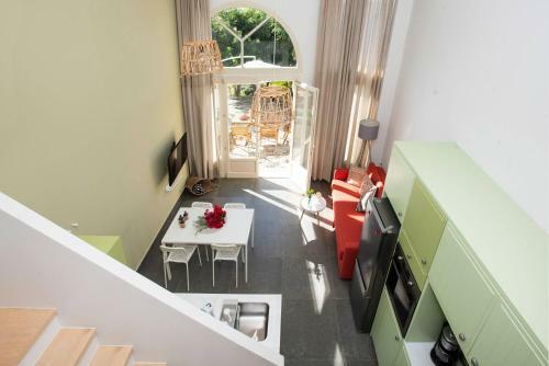 Sandy Feet - Beachfront Loft Apartment