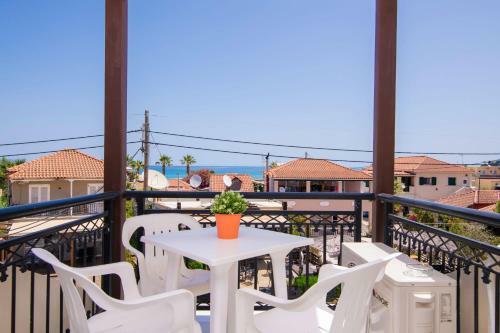 Sunbliss Studios & Apartments