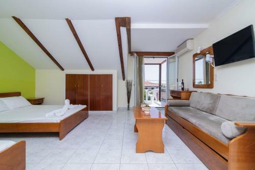 Sunbliss Studios & Apartments