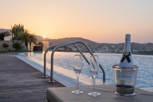 Villa Caldera Blue