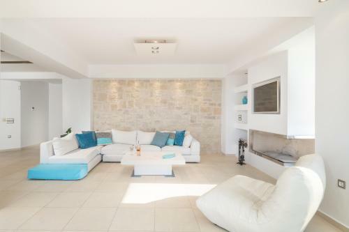 Villa Caldera Blue