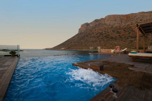 Villa Stavros Beachfront Homeleader