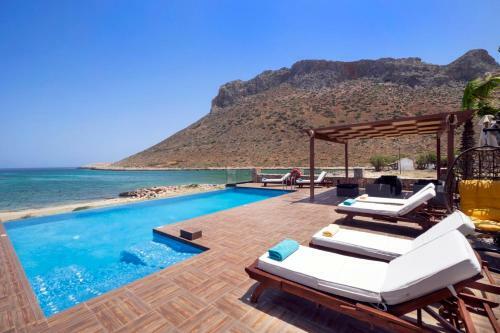 Villa Stavros Beachfront Homeleader
