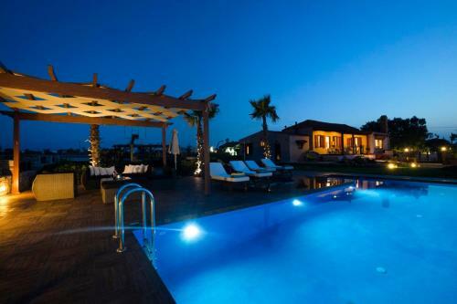 Villa Stavros Beachfront Homeleader