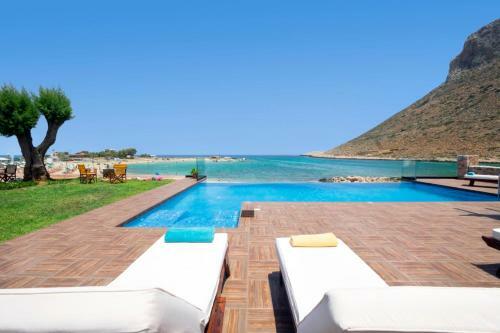 Villa Stavros Beachfront Homeleader