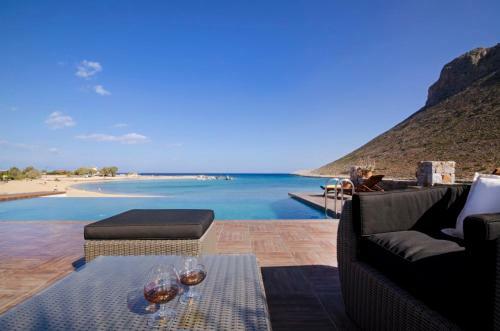 Villa Stavros Beachfront Homeleader