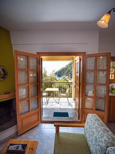 Olive House In Damoucharu With A Sea View
