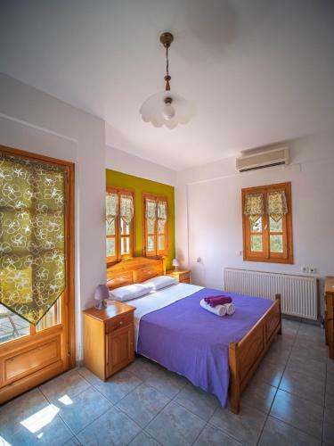 Olive House In Damoucharu With A Sea View