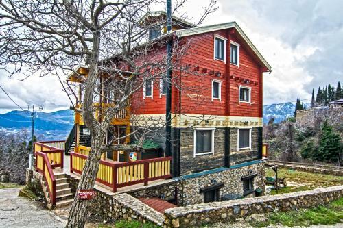 Hostal Colours' Chalet