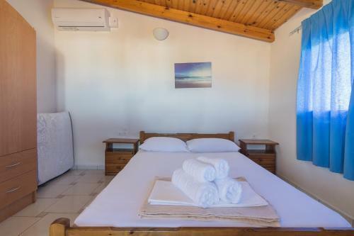 Beautiful Two Bedroom House In Analipsi_spacious Patio