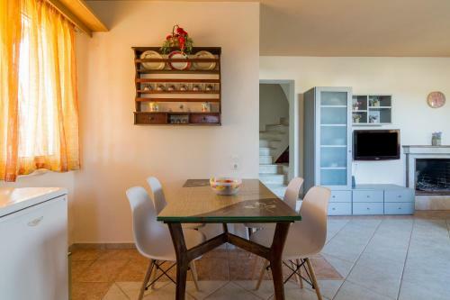 Beautiful Two Bedroom House In Analipsi_spacious Patio