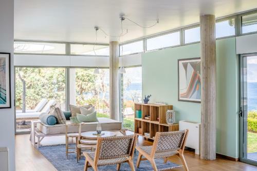 Lefkon Villa By The Sea!