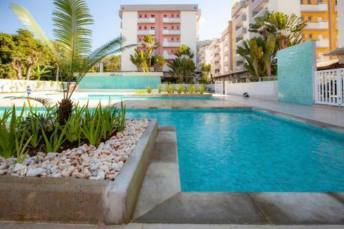 Apartamento Ubatuba, Ar, Varanda Gourmet, Piscinas E 300mt Praia