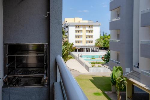 Apartamento Ubatuba, Ar, Varanda Gourmet, Piscinas E 300mt Praia