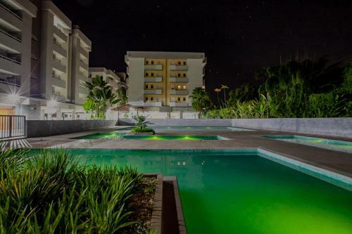 Apartamento Ubatuba, Ar, Varanda Gourmet, Piscinas E 300mt Praia