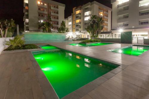 Apartamento Ubatuba, Ar, Varanda Gourmet, Piscinas E 300mt Praia