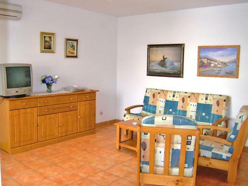 Apartment Roses I Llan��