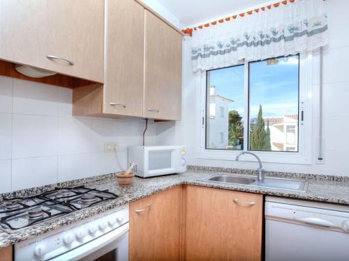 Apartment Roses I Llan��