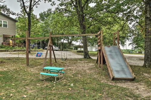 Reeds Spring Retreat With Lakeview Deck And Grill
