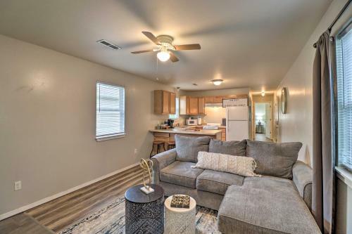 Cozy West Plains Home Near Shopping And Dining!