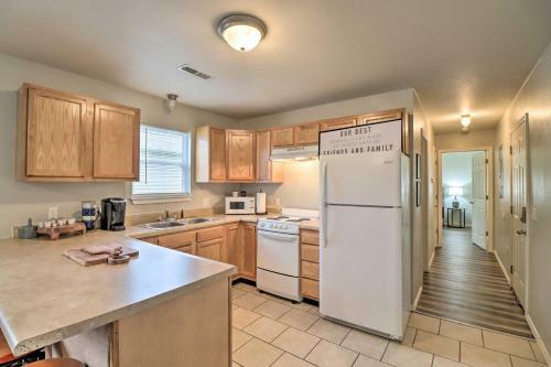 Cozy West Plains Home Near Shopping And Dining!