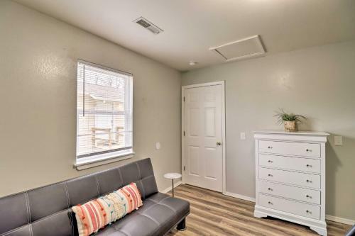 Cozy West Plains Home Near Shopping And Dining!